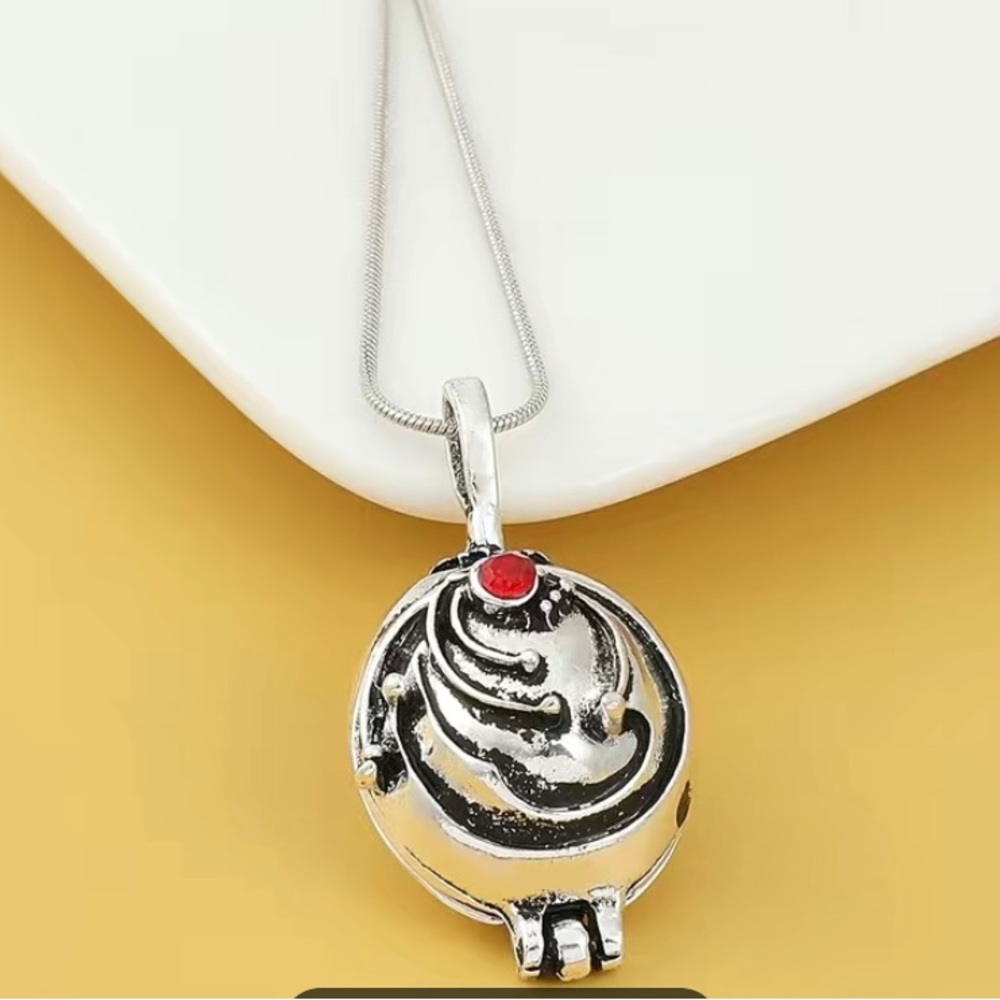 Elena’s necklace from The Vampire Diaries